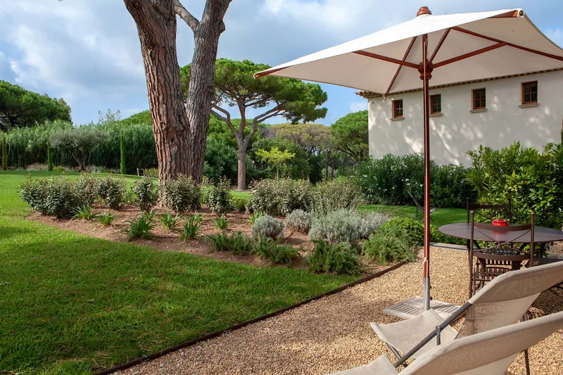 Terrasse ombragée sur le jardin